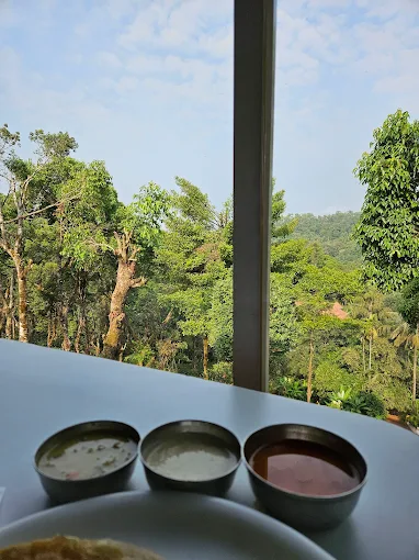 Table setting with estate flavours