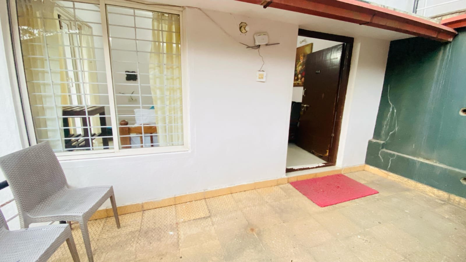 Private room entrance and sit-out